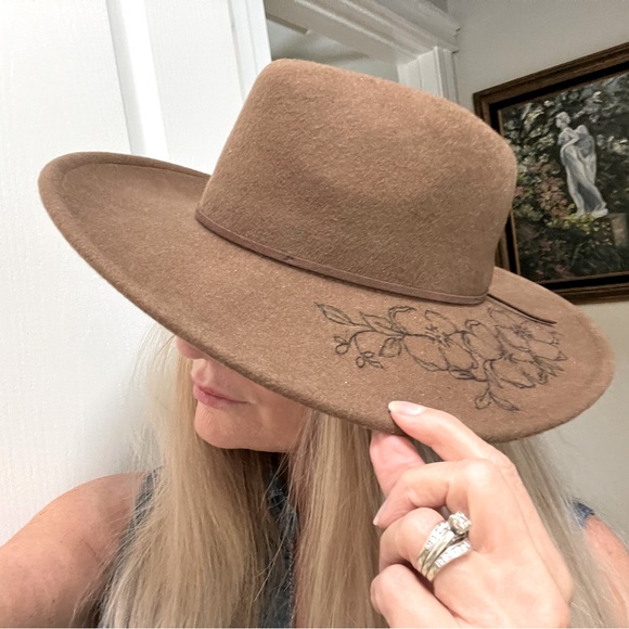 Meet your Posher, Carin - Picture 2 of 8